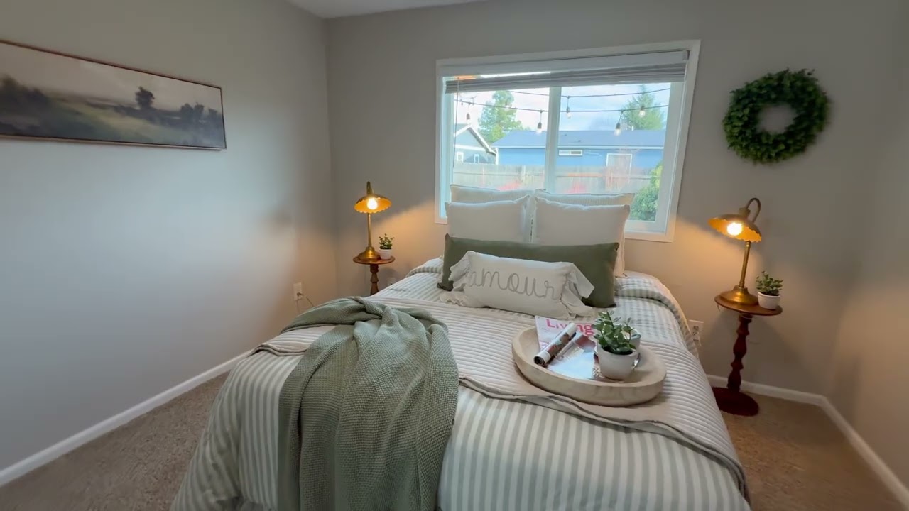 812 SW CYPRESS ST. - Fresh and inviting, easy, low-maintenance home!