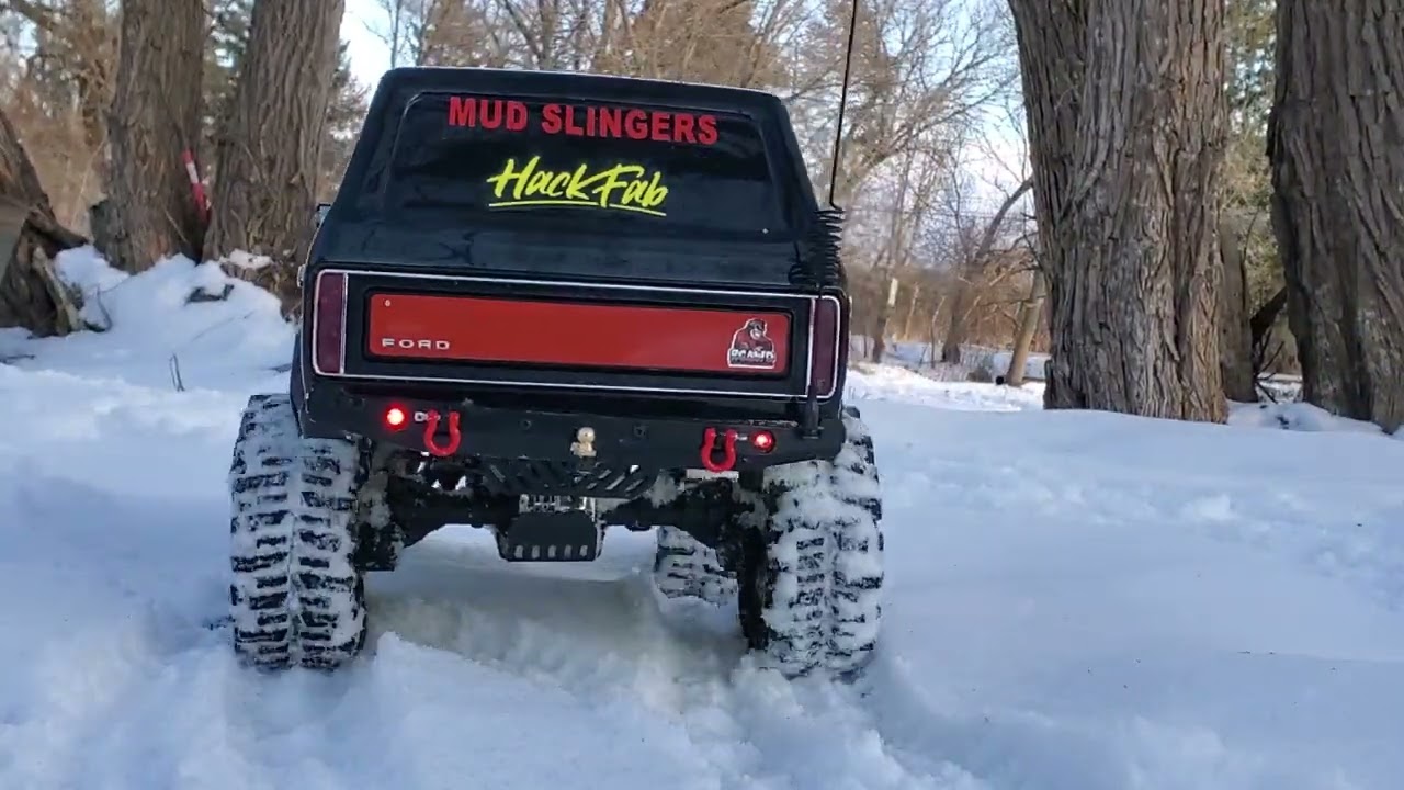 TRX4 79 BRONCO AND CHEVY CHEYENNE HIGH TRAIL Snow crawl.  PART 2.