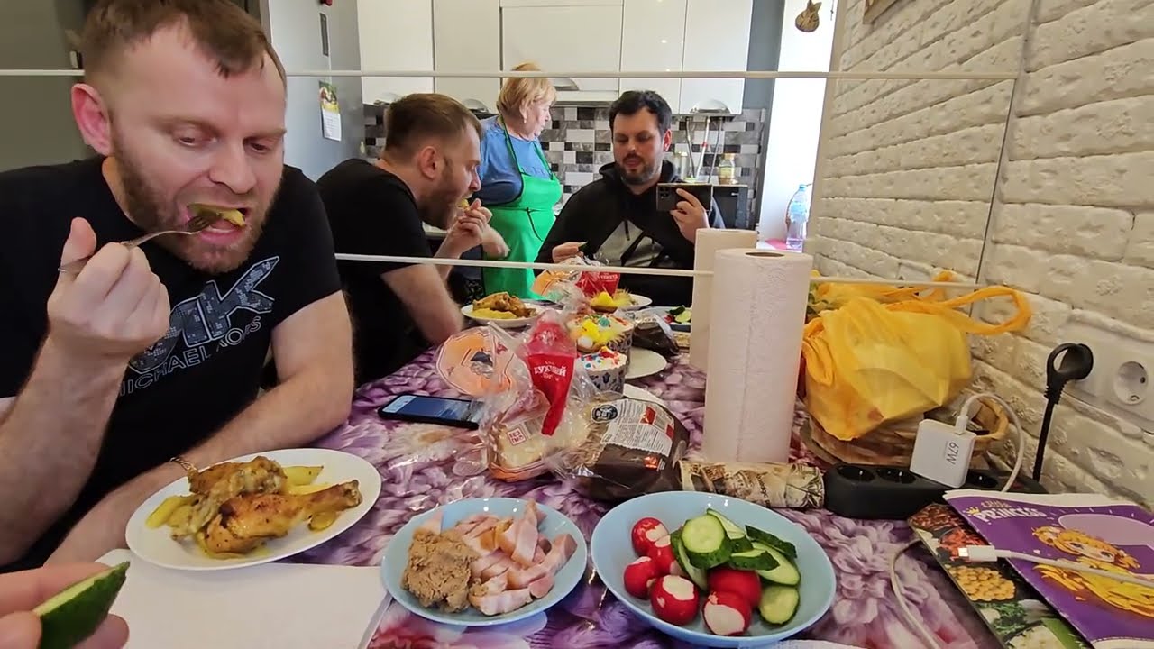 Надежда пригласила на обед ! Уезжаю в Киев ! Поговорил с Т.В.