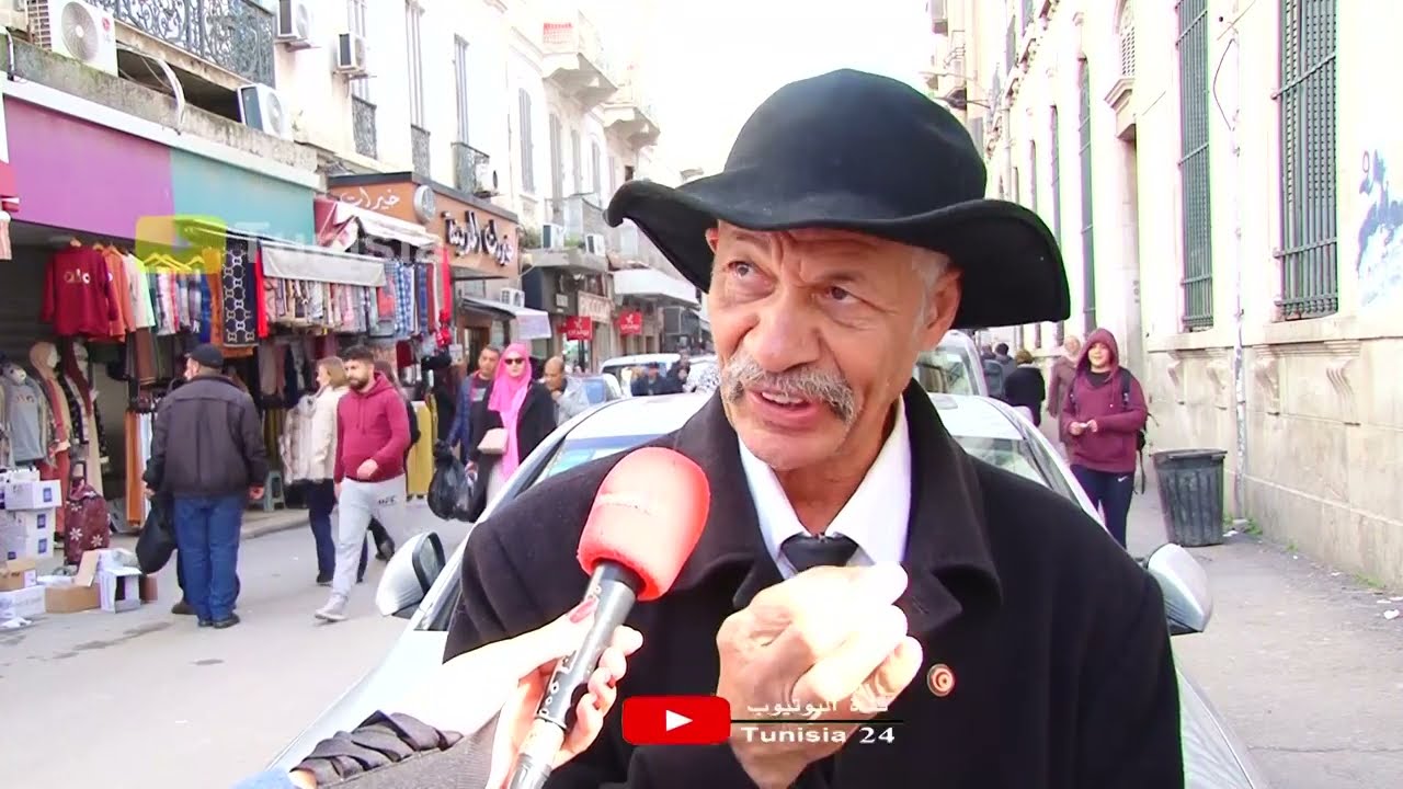 خدم في قصر قرطاج في حكم بن علي..كنت نفذلك ونكت على بن علي..وليلى هكة كانت تتعامل مع خدامة القصر!