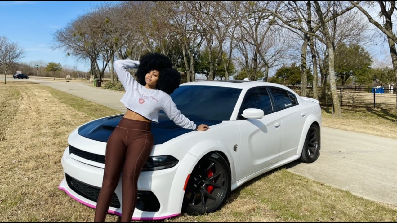 PULLS IN MY DODGE CHARGER HELLCAT REDEYE