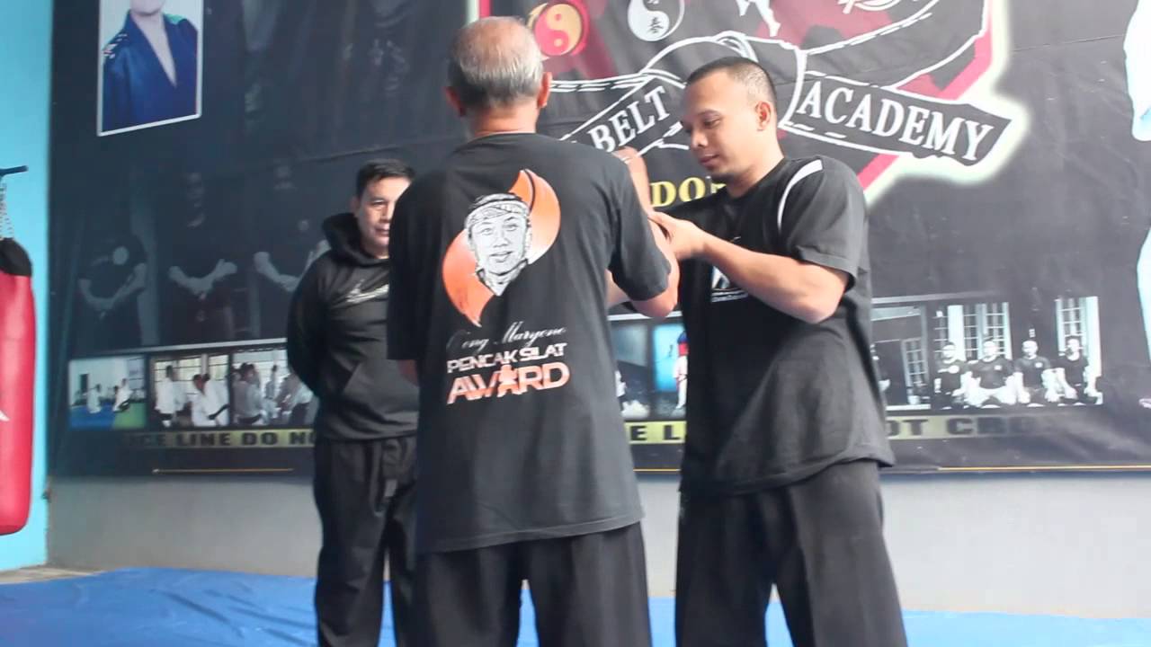 Senpai Sajid Belajar Maenpo Cikalong dgn Abah Azis Asy'arie