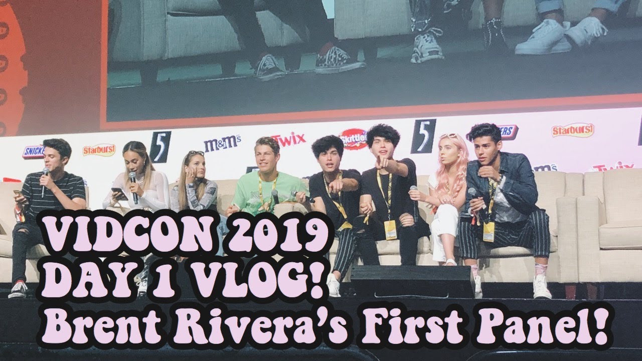 VLOG: VIDCON 2019 DAY 1! MEETING ADELAINE MORIN, BRENT RIVERA’S FIRST PANEL!