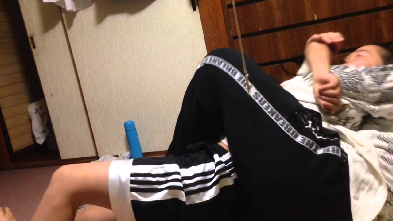 弟とプロレスごっこ