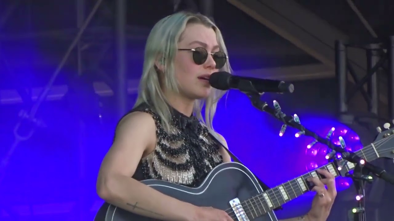 Phoebe Bridgers - DVD Menu / Garden Song (Live) Lollapalooza Paris 2022