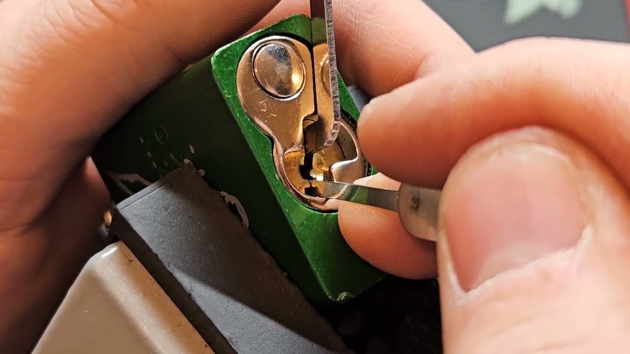 @GreyhoundPicking logo lock American Lock 1100