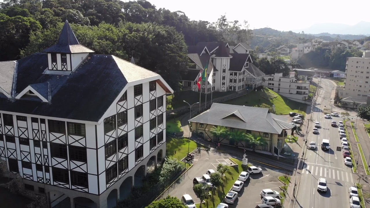 Brusque de cima drone
