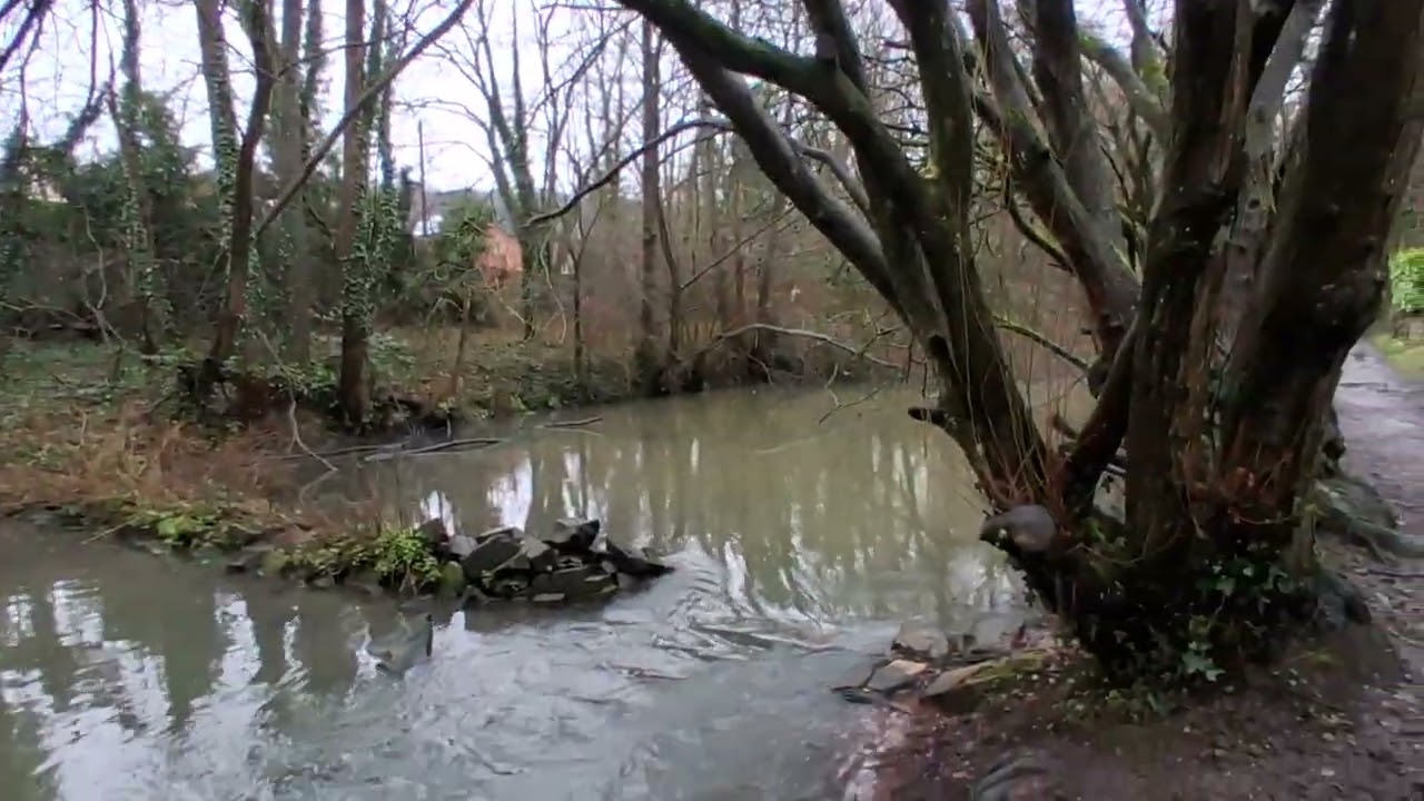 Footpath near codnor park resevoir 
