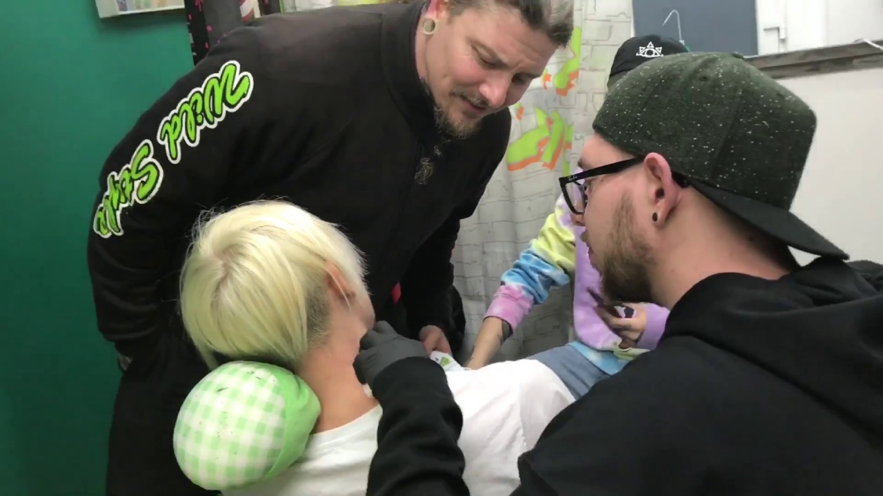 TATTOOMAN! Wir lassen uns tätowieren...