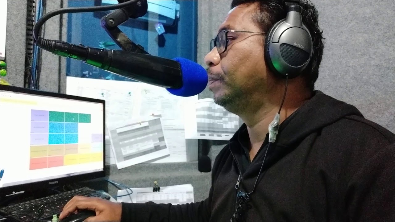 Penyiar Radio Berita. Kilas Peristiwa, 103 Solopos FM, Jendela Informasi Terkini.