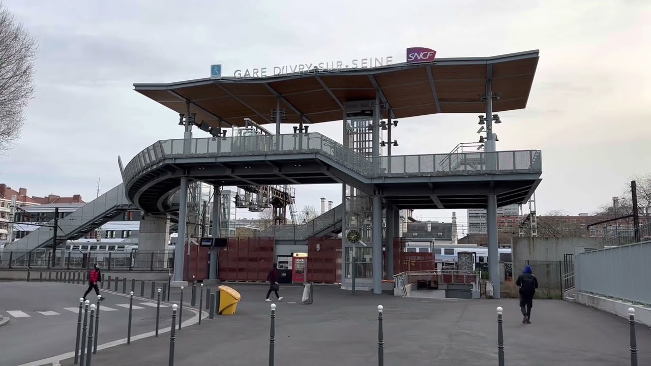 Ligne C du RER. Station d'Ivry-sur-Seine