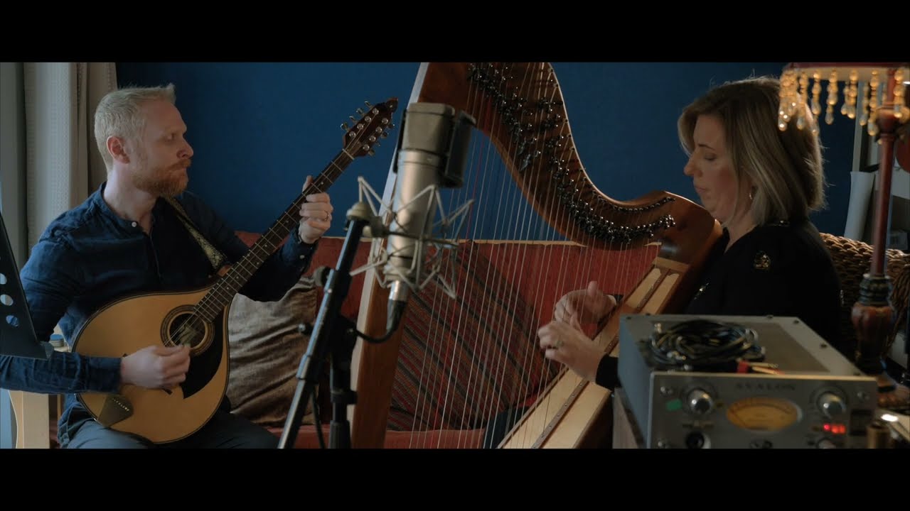 Si Beag Si Mor - Irish Basouki & Irish Harp