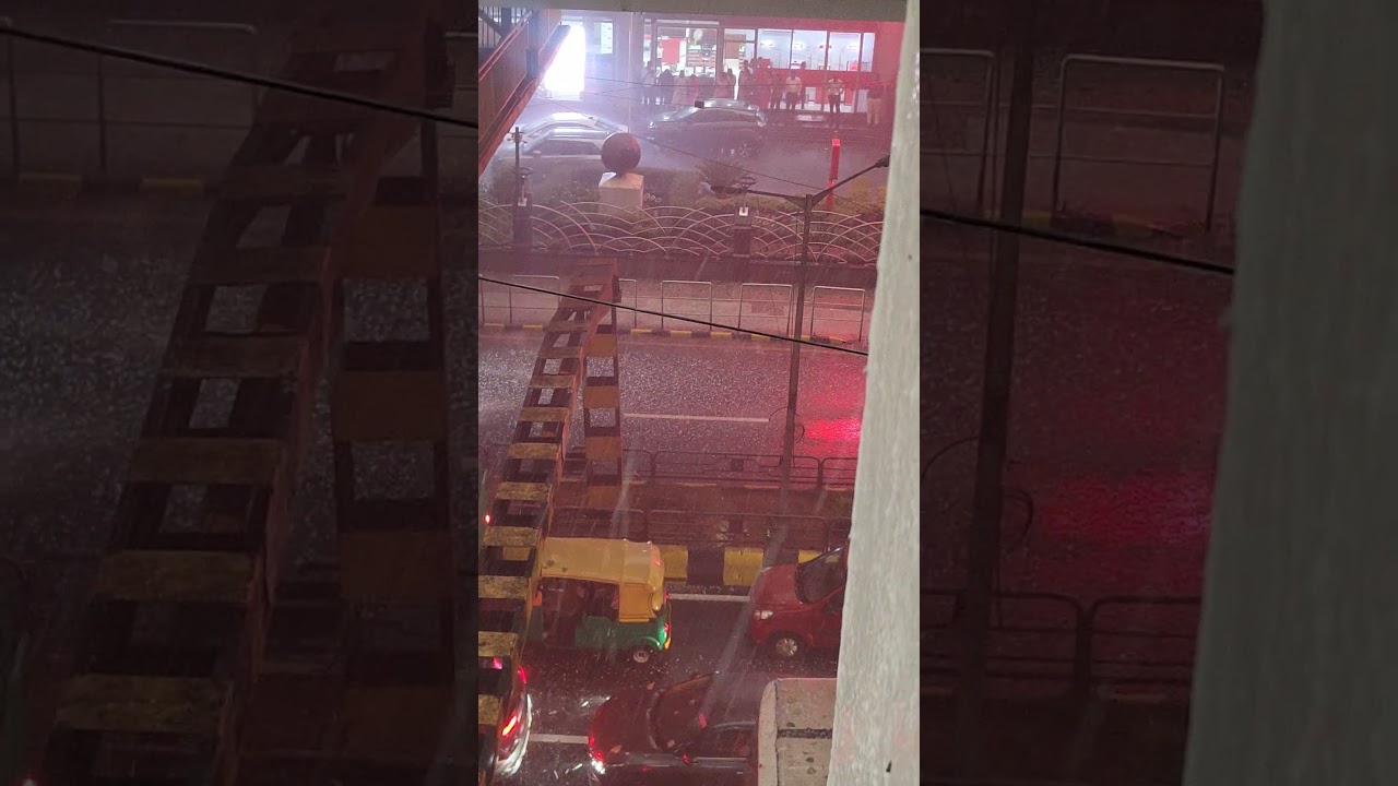 Hailstorm in Bengaluru #hailstorm #rainthunder #weathertoday #youtubeshorts #ytshorts #youtube #yt