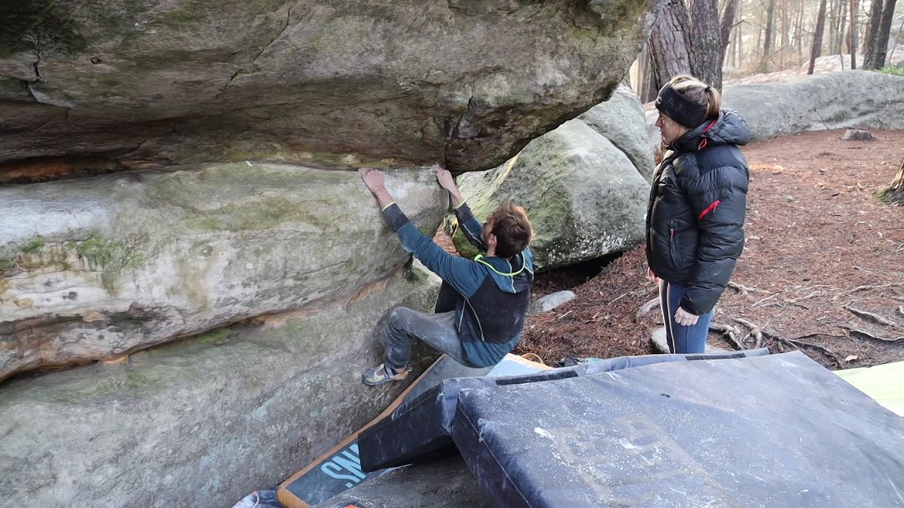 Burn to Shine (gauche)  7c 7c+   Franchard Isatis (fontainebleau)