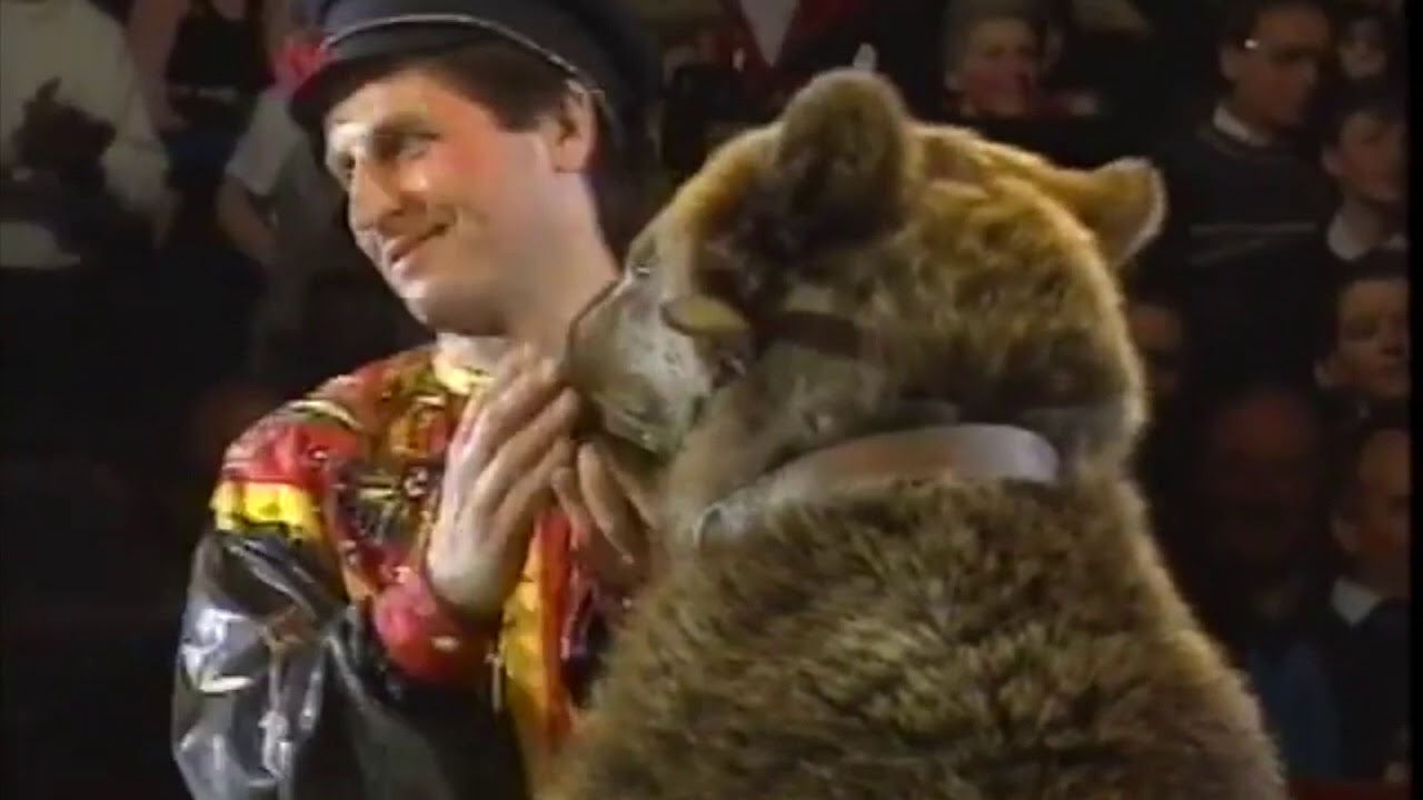 Festival du Cirque de Massy 1993 - Ours, chiens et pigeons, vedette de la piste!