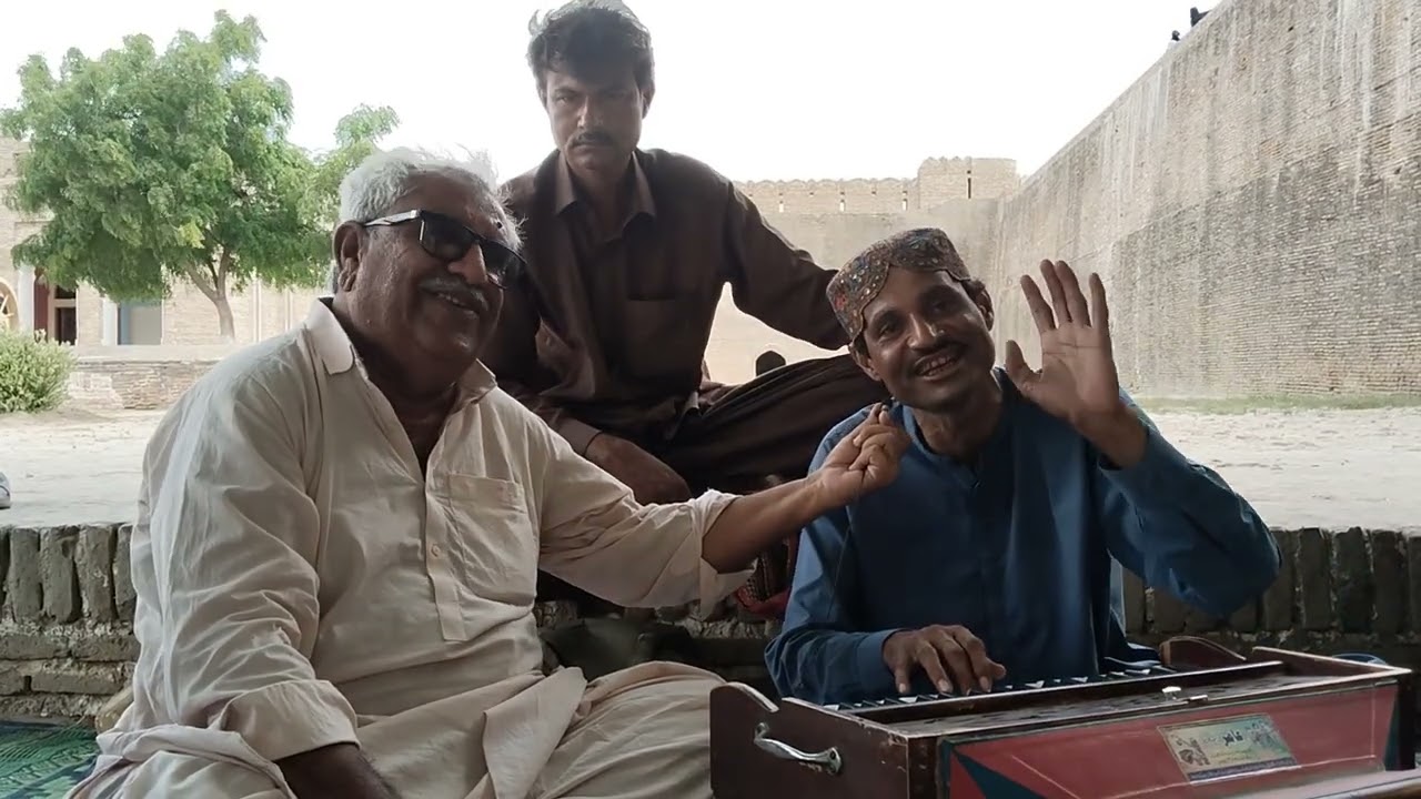نئين ڪوٽ جي نگري ۾ نئين ڪوٽ جي قلعي تي موجود حبيب فقير کي ٻڌو 