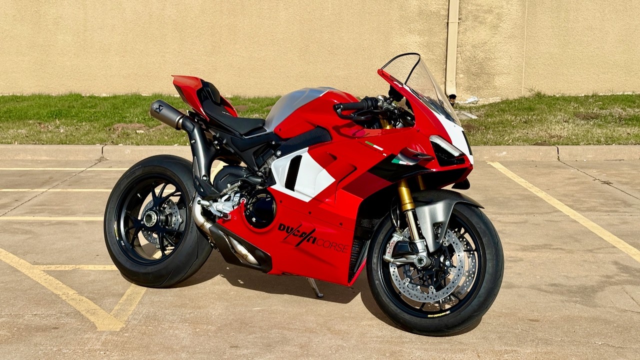 Ducati V4R получает ДОРОГОЕ обновление 😳 | Выхлоп Akrapovic Race и многое другое