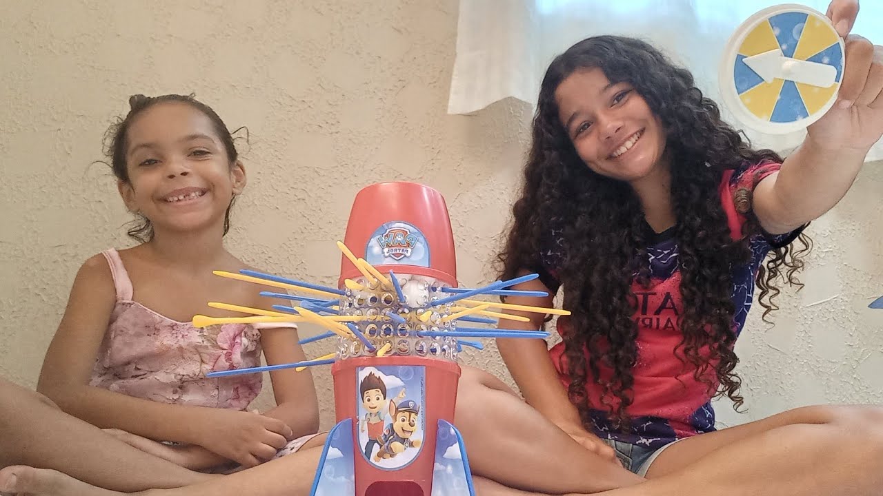 BRINCANDO DE PEGA VARETAS COM A MINHA PRIMA #divertido