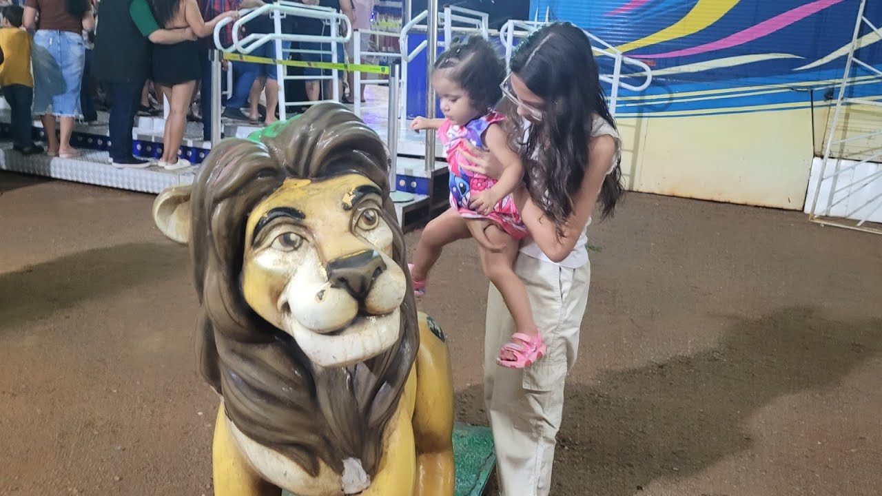 1ª vez no circo / Brincando com os primos 