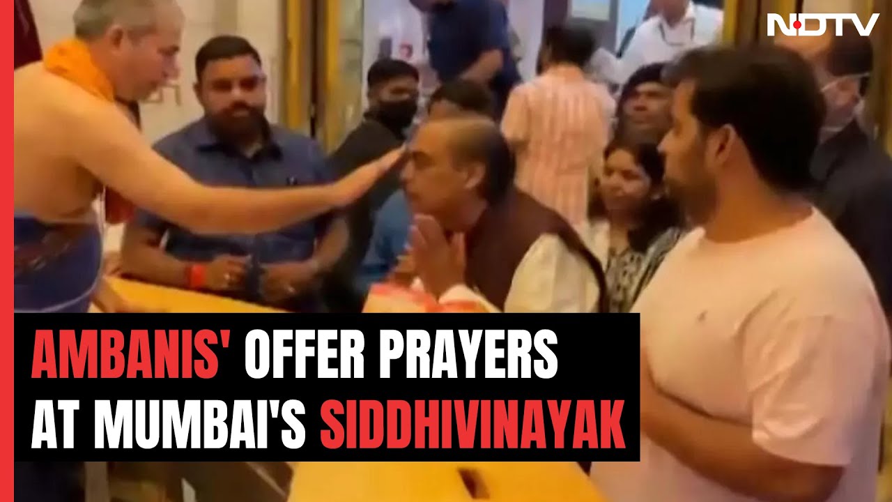 Mukesh Ambani, Family Offer Prayers At Mumbai's Siddhivinayak Temple