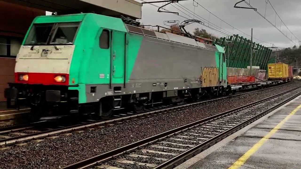Treni alla Stazione di Vezzano Ligure  2023 inizi 2024