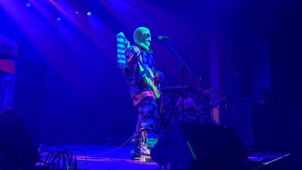 MonoNeon LIVE in Brisbane, Australia... 