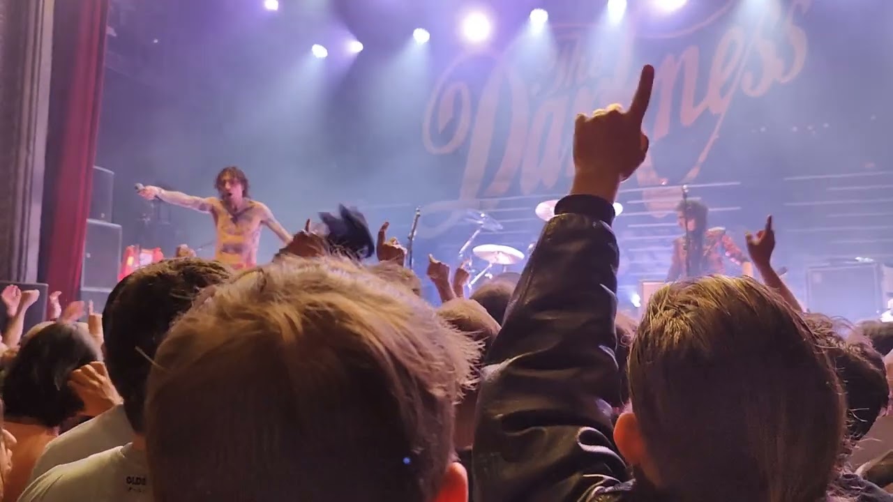The darkness - Givin' up - La cigale (Paris - France 23/11/2023)