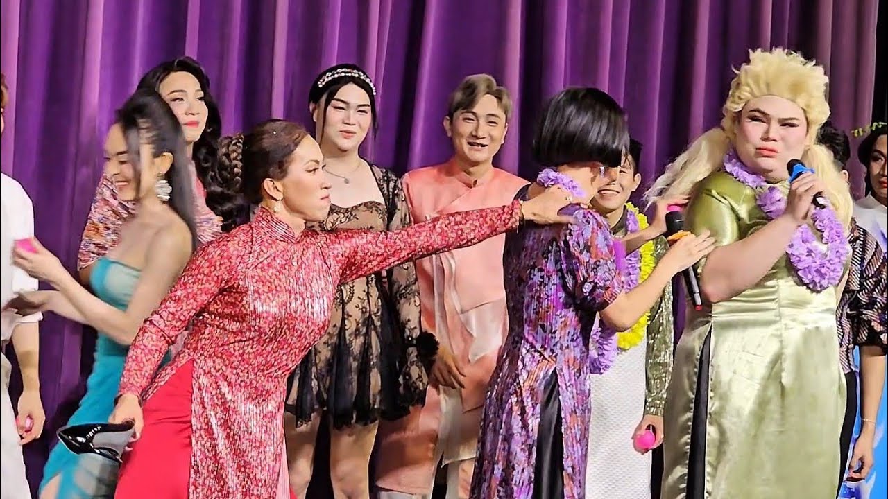 LỘ LỘ nổi đ&oacute;a khi B&Eacute; BA, XU&Acirc;N T&Acirc;M, BẢO VY khuy&ecirc;n kh&aacute;n giả qua đo&agrave;n kh&aacute;c v&igrave; qu&aacute; đ&ocirc;ng I L&ocirc; T&ocirc; SGTT