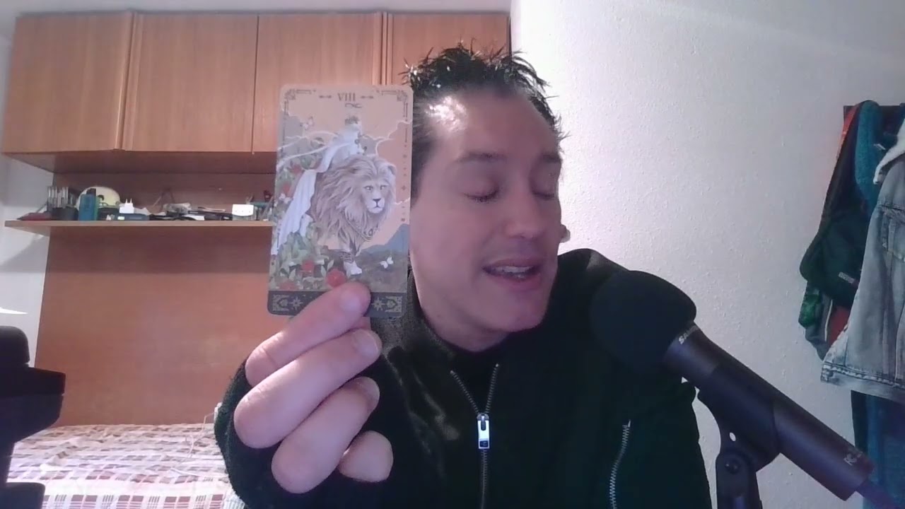 Pillad@  hablando o coqueteando,lo niega!,vuelve con las mismas y te pide ayuda!!Cuida tu dinero!!