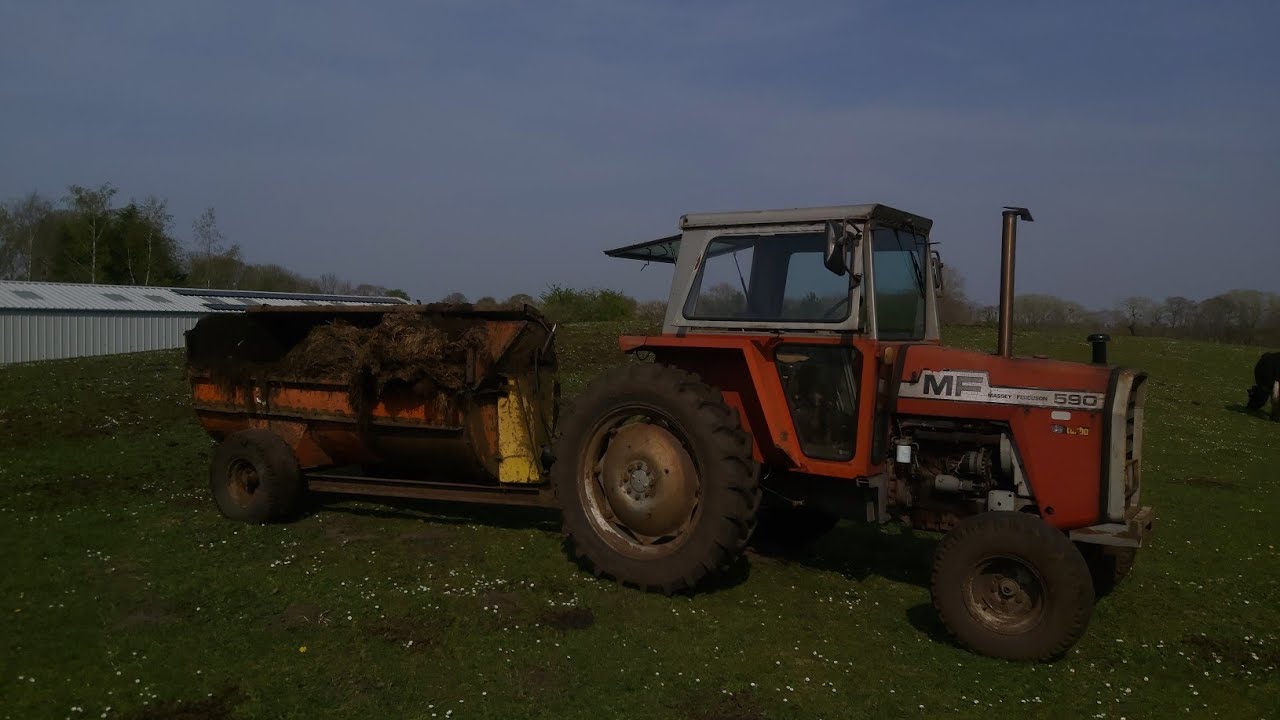 Massey Ferguson 590T Muck Spreading