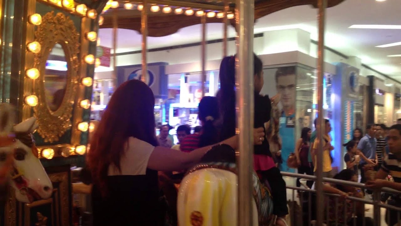 DAD LULZ: Kendra on SM Mall of Asia Carousel