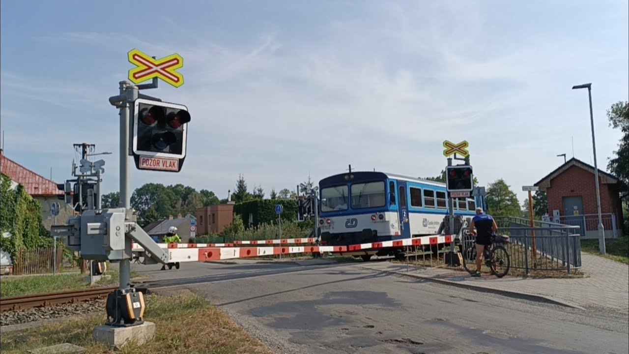 Železniční přejezd Červenka zástavka .