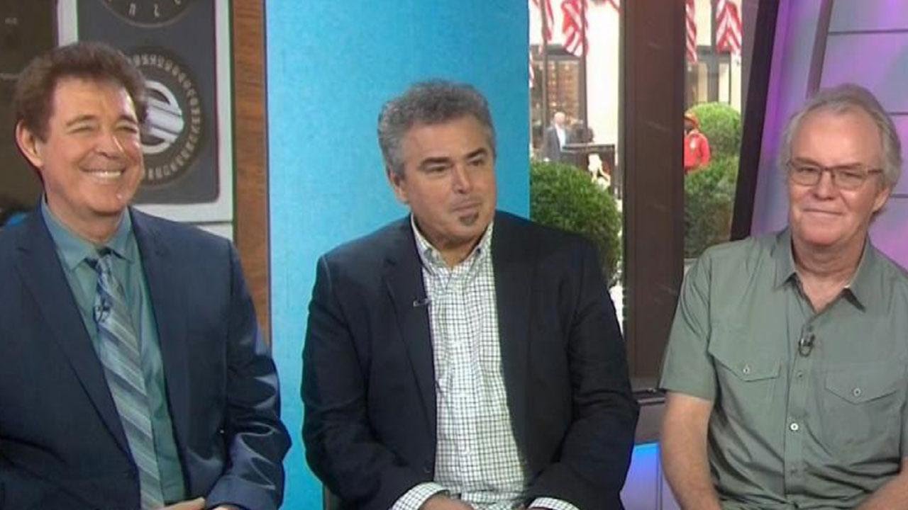 'Brady Bunch' Cast Reunites, Pays Tribute to TV Mom Florence Henderson