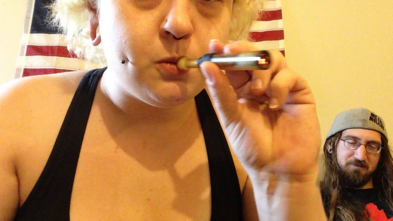 Smoking the GRAVlabs Glass Blunt Econo Blunt Grav Labs 420