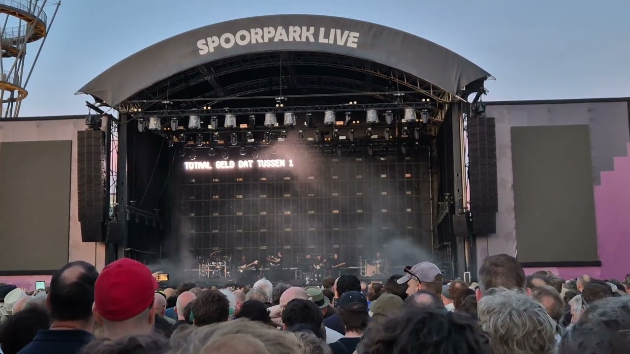 Massive attack - Safe from harm @ spoorpark Live Tilburg 27-06-2024