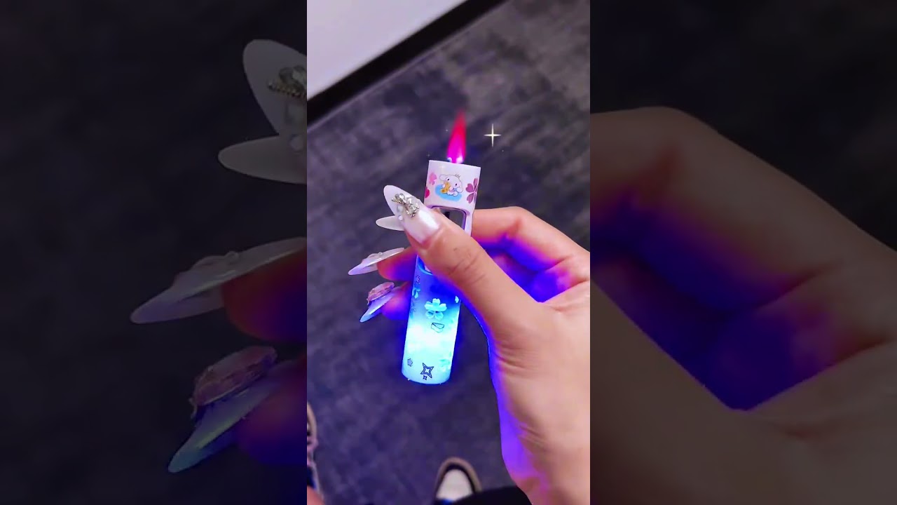 New style creative high-profile fashion trend glowing cartoon pattern windproof pink flame lighter