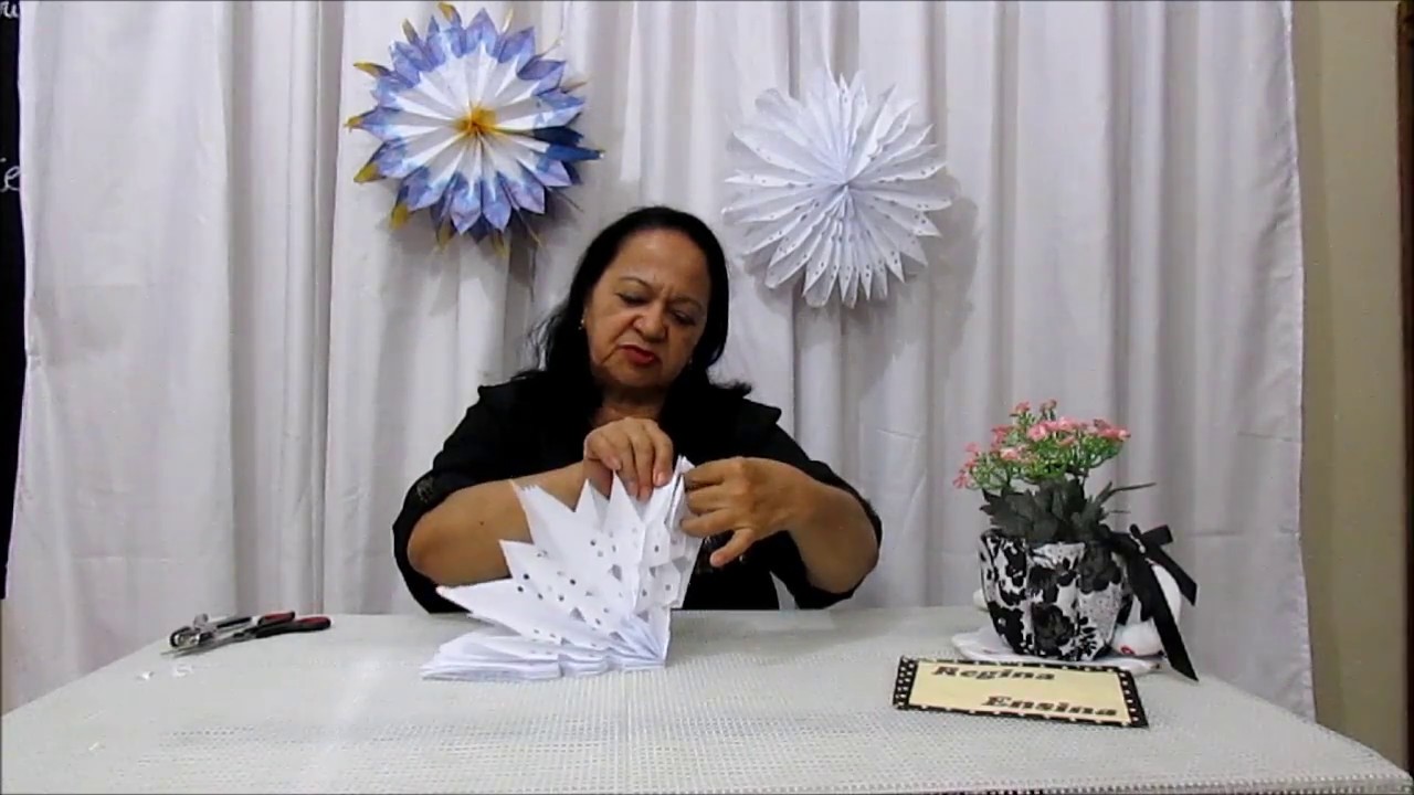 FLORES DE PAPEL COM SAQUINHOS  DE PIPOCAS