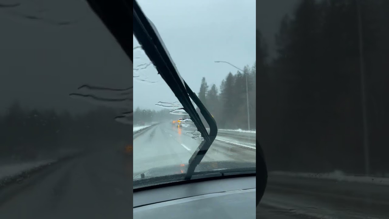 Snoqualmie pass road condition 1/12/2026