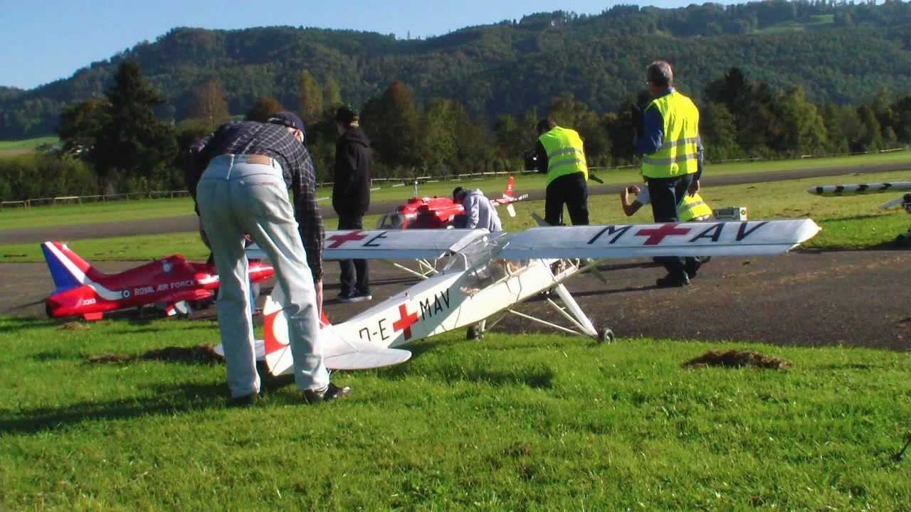 Ferngesteuerter Ober-Decker im Zebra Look+ Cessna Flug Tag Hausen a.A 2012