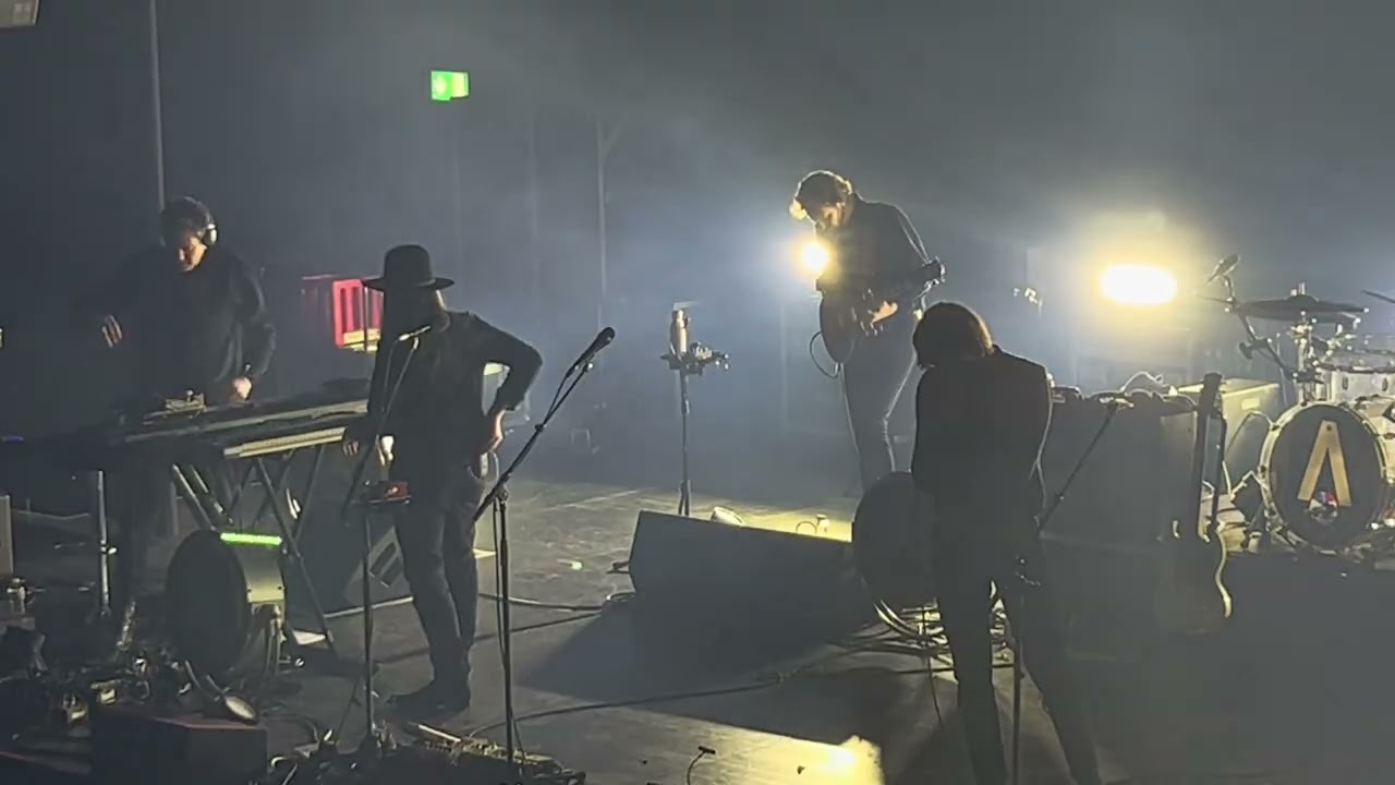 Archive « again » Luxembourg Rockhal 4 février 2025