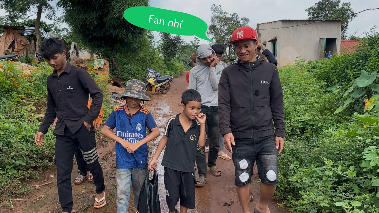 Bất ngờ fan nhí qua thăm y điêu | 
