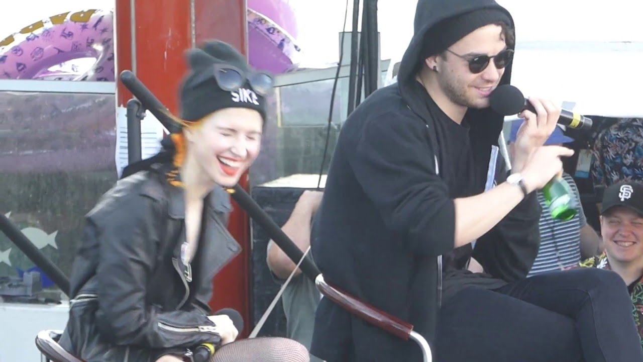 2/5 Q&A w/Paramore @ Parahoy 3/08/16