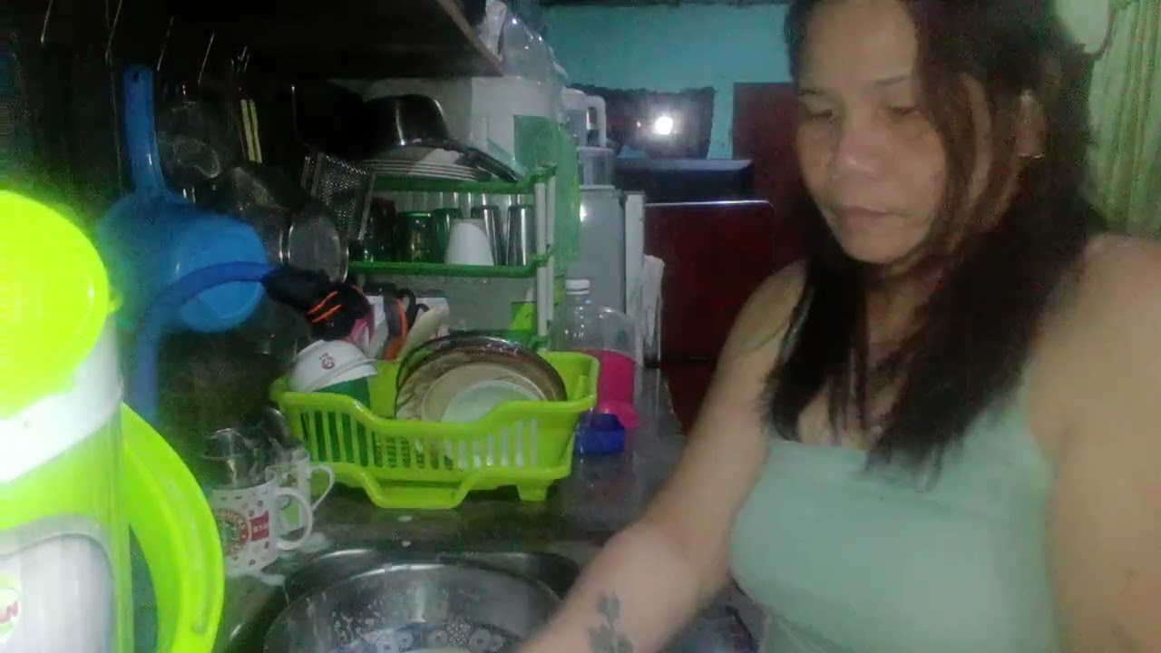 hugas pinggan muna pagkatapos mag netflix ng lolajen#dailyblogs#everyone