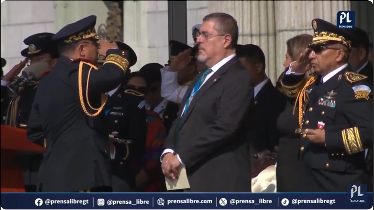 Saludo militar en la Plaza de la Constitución al nuevo Presidente de Guatemala, Bernardo Arévalo