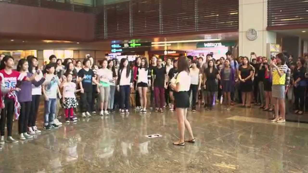 Sweet & Romantic Flash Mob Proposal @ Singapore Changi Airport