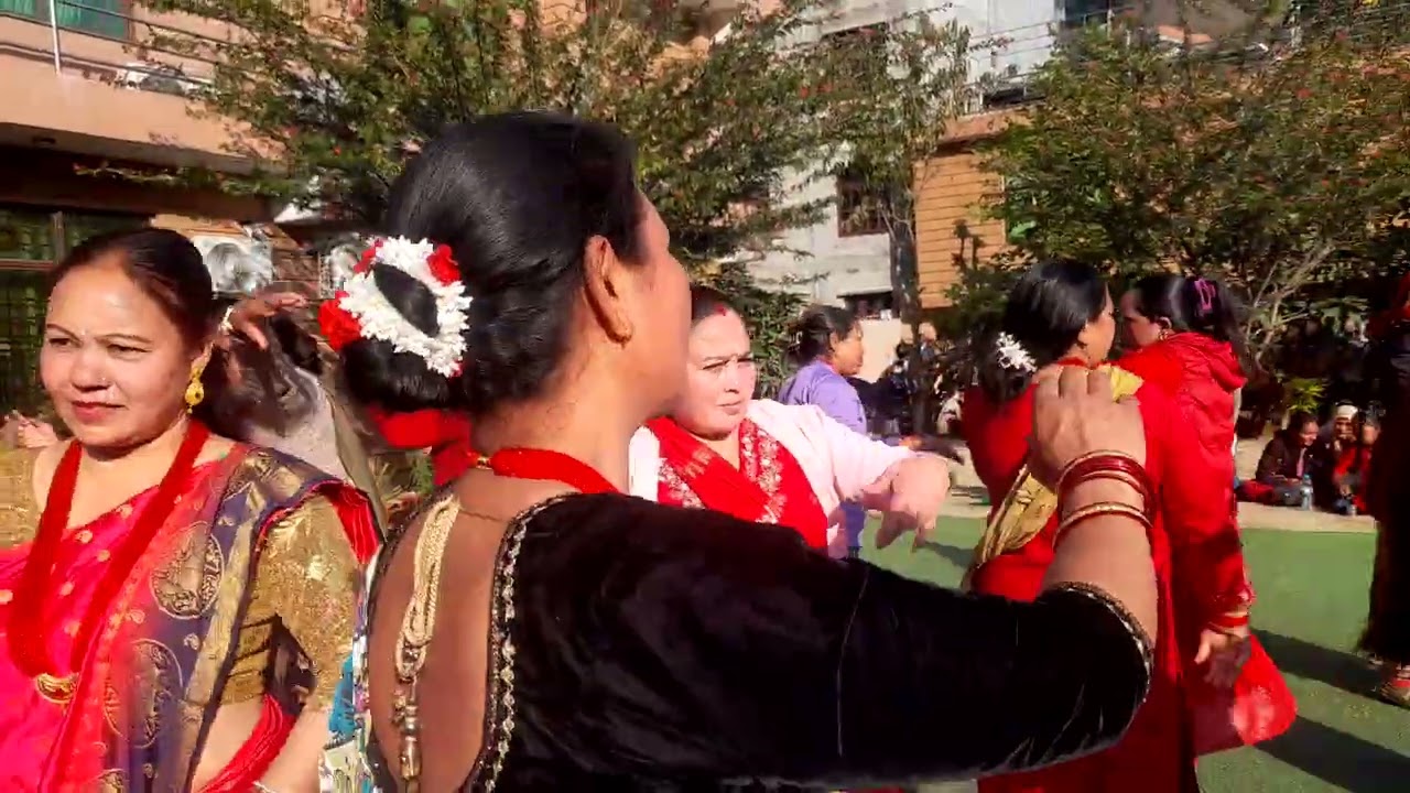पन्चे बाजा भने पछी त ल हेनुहोस त पुतली जस्तै उफरे को छन चेली हरु