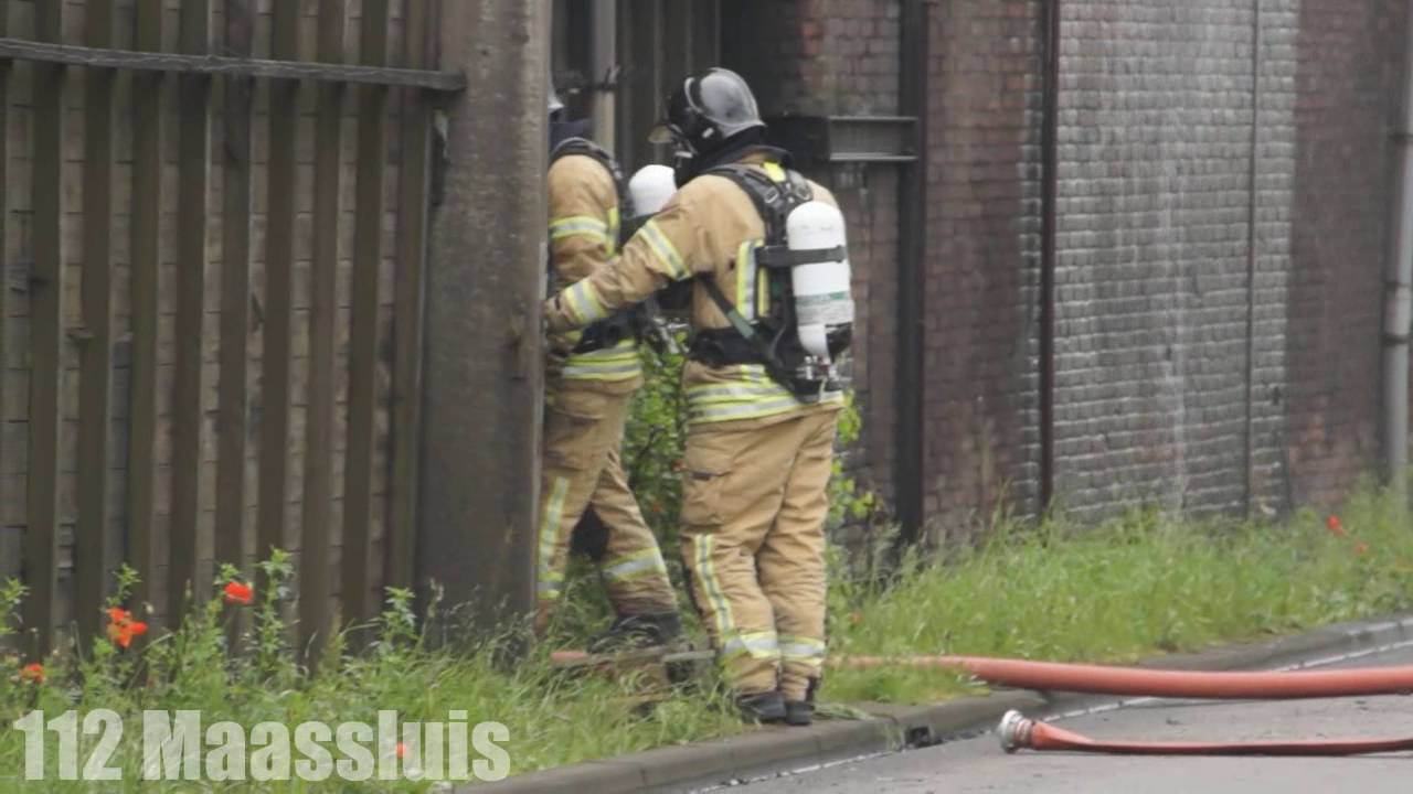 3 licht gewonden bij grote brand in Vlaardingen 31-5-16