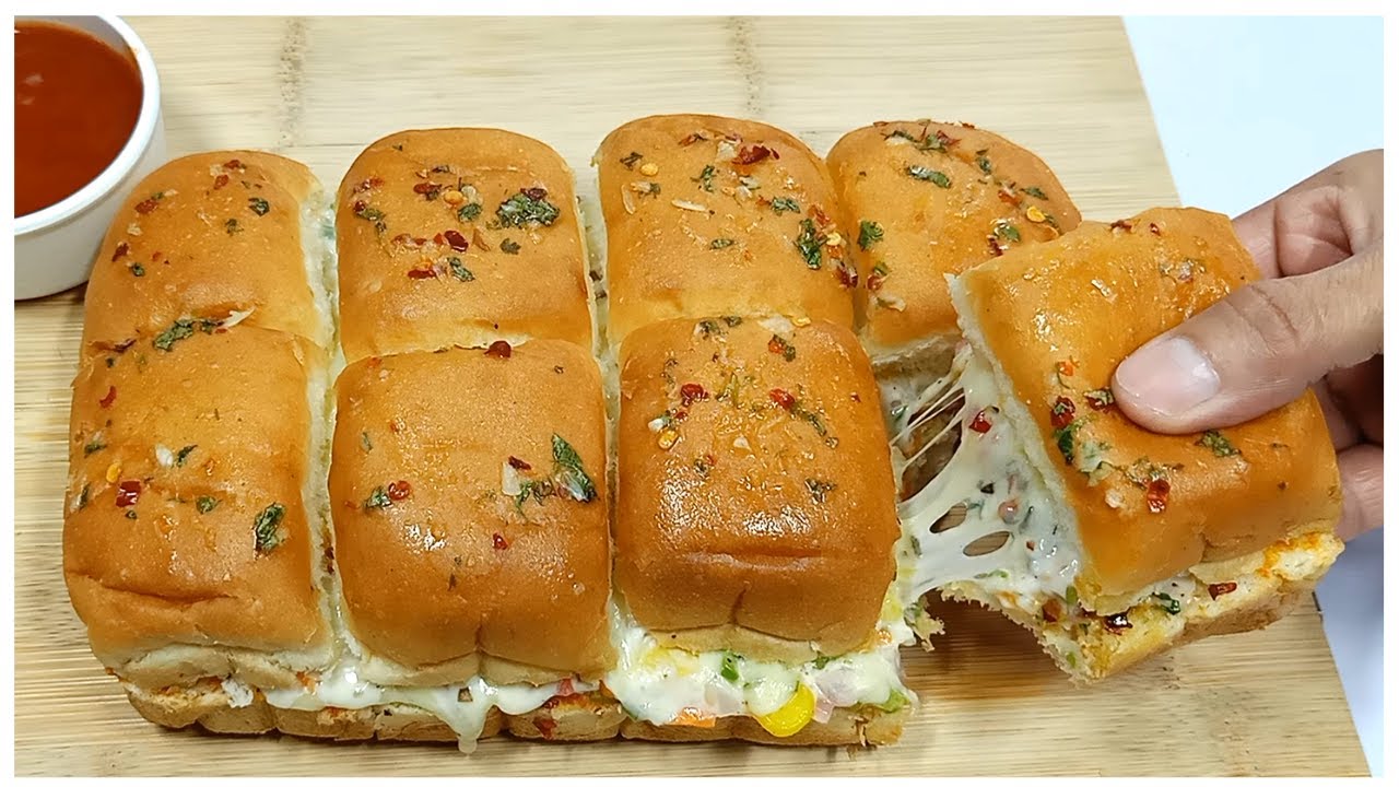 Cheesy Pav in kadai | Crispy Cheesy Pav recipe | No oven Cheesy Pav | 100% Cheese pull | Streetstyle