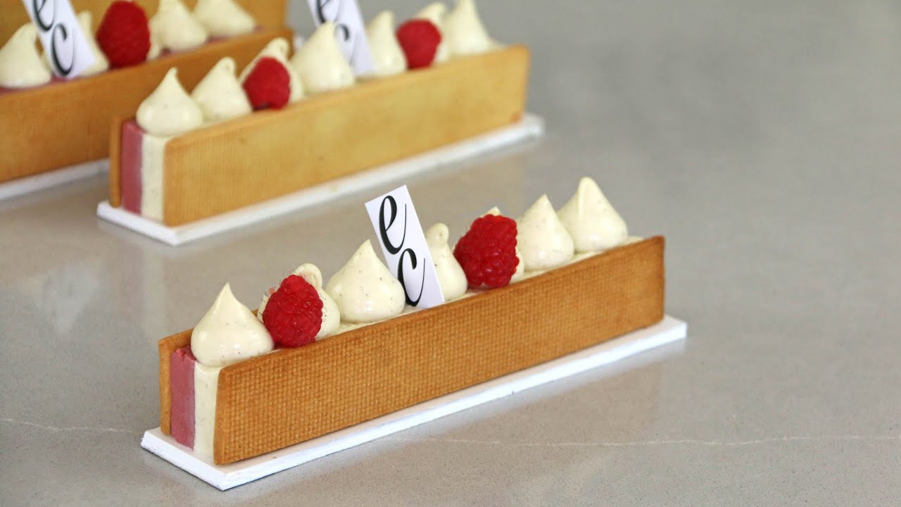 SANDWICH DE FRAMBUESA Y NAMELAKA DE VAINILLA/  RASPBERRY AND VANILLA NAMELAKA SANDWICH