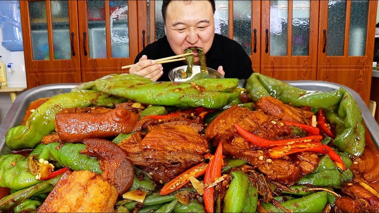 两斤螺丝椒，阿强做“辣椒炒肉”，香辣下饭，一口下去直冒汗【cram阿强】